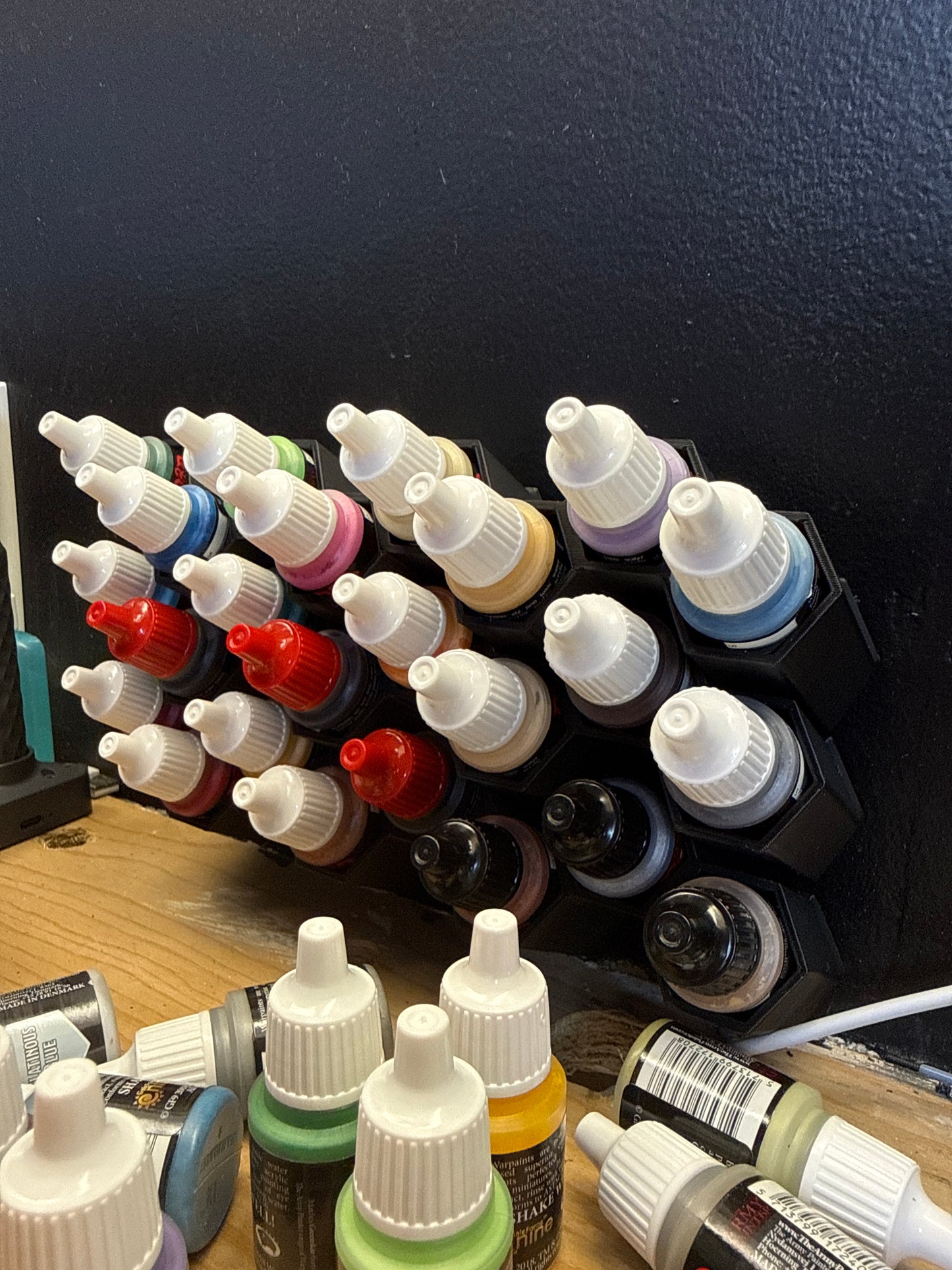 Honeycomb Miniature Paint Holder – Wall or Desk Rack (8 × 12 ml Bottles)